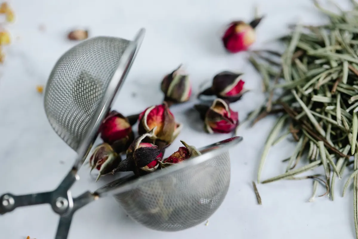 Loose Leaf vs Tea Bags: A Beginner's Guide for Tea Room Drinkers